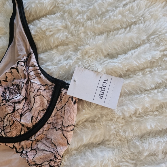 Auden Pink and Black Lace Chemise - Picture 4 of 8